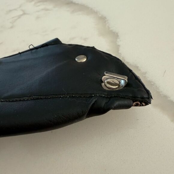 VINTAGE 80s Gold Embossed Waist Belt Bow & Buttons - Picture 7 of 11